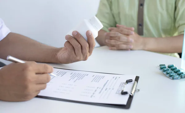 Doctor Currently Diagnosing Disease Giving Advice Psychiatric Patients Describing Medical — Stock Photo, Image