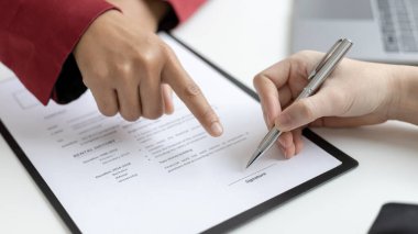 Bir belge imzalayın, iş sözleşmesi belgelerinin imzalanması, başvuru sahipleri yasal olarak şirkette çalışmak, istihdam ve yeni personel temsilcileri seçimi konsepti için seçilir..