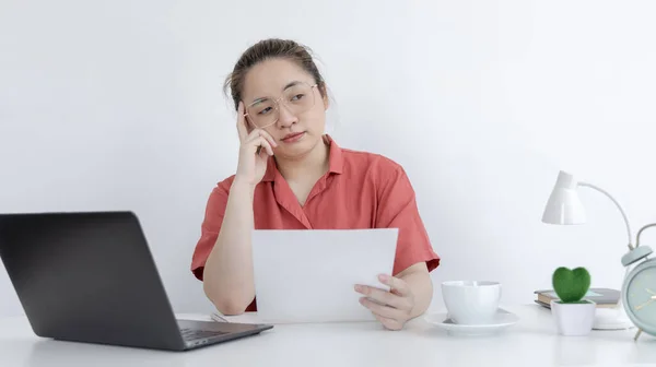 Femme Asiatique Est Venir Avec Des Idées Pour Travailler Dans — Photo