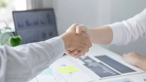 Business Personage Handshake Mulheres Negócios Asiáticas Parabeniza Por Ser Uma — Fotografia de Stock