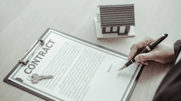 Verkoop Van Een Huis Met Verzekering Sales Managers Dealers Hebben — Stockfoto