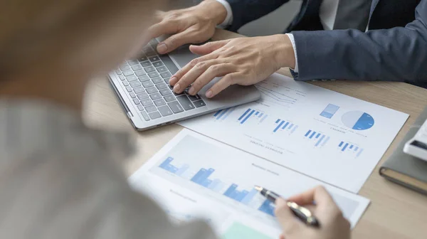 Affärs Brainstorming Marknadsförare Och Konferensledare Affärsplaner Och Marknadsföringsstrategier Med Hjälp — Stockfoto