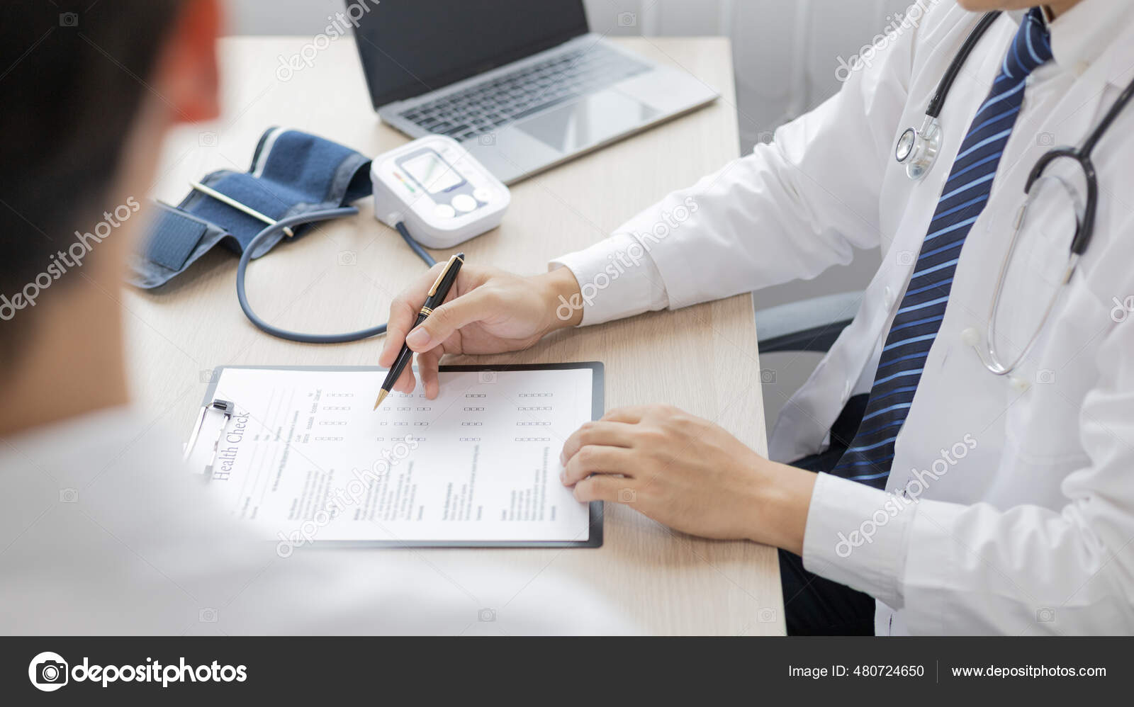 specialist-doctor-took-history-ask-symptoms-patients-who-were-admitted