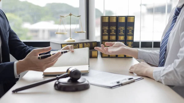 Rechtsanwalt Oder Richter Berät Den Klienten Gerichtssaal Ethik Den Gerichten — Stockfoto