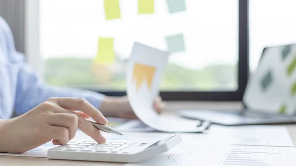 Young Asian Businesswoman Presses Calculator Calculate Income Tax Corporate Income — Stock Photo, Image