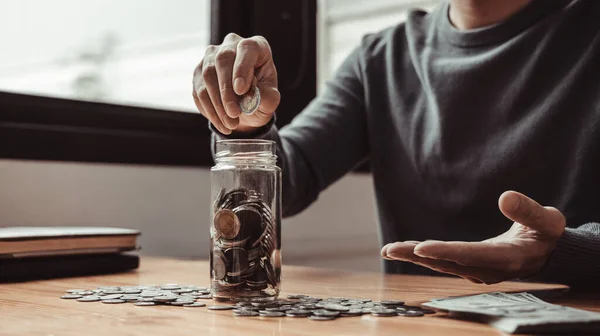 Homem Coloca Dólar Uma Jarra Economizando Dinheiro Para Crescimento Futuro — Fotografia de Stock