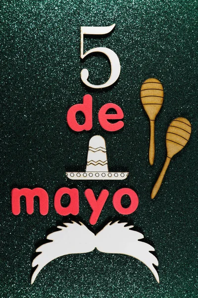 Cinco Mayo Maracas Med Mustasch Och Sombrero — Stockfoto