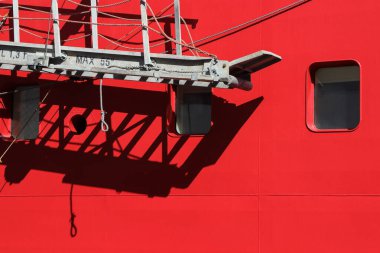 Kırmızı Gemi 'de Kalkış Merdiveni Yüklendi