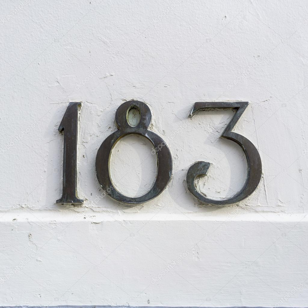 Bronze house number one hundred and eighty three — Photo by papparaffie