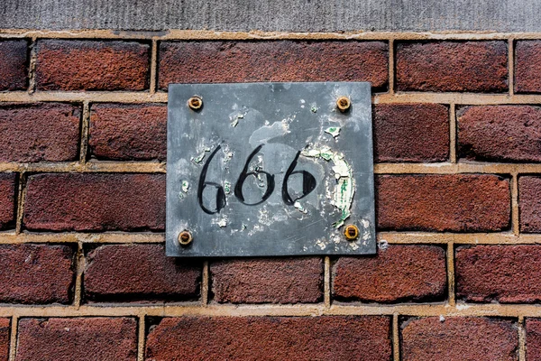Dom nr 666 — Zdjęcie stockowe