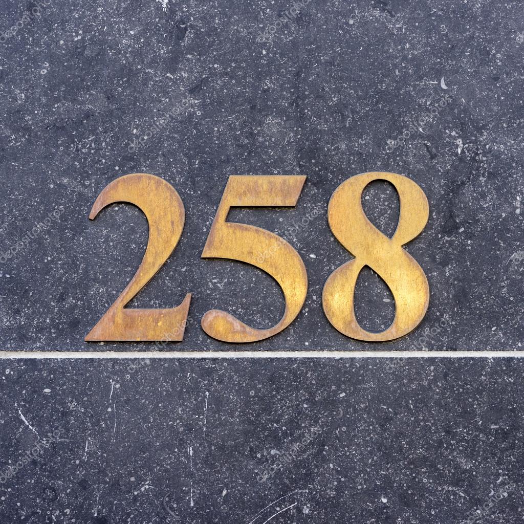 Brass house number two hundred and fifty eight (258) — Photo by papparaffie