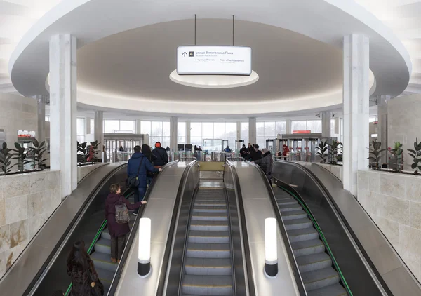 Escaleras mecánicas en Moscú metro —  Fotos de Stock