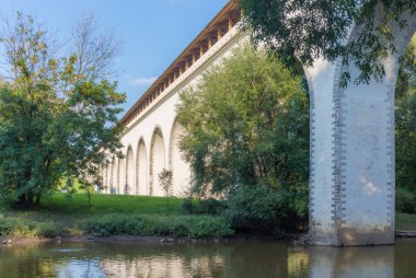 Su kemeri köprü Nehri