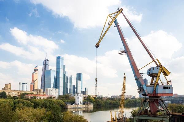 Hamnkranen i Moskva — Stockfoto