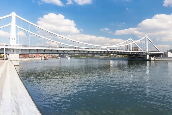 Krymsky brug over de rivier Moskva. — Stockfoto