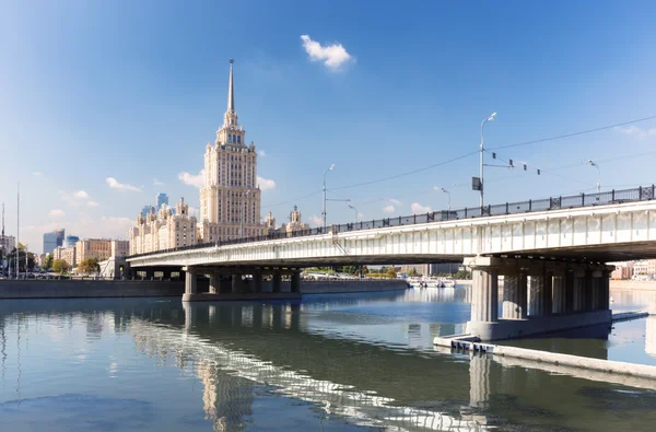 Новоарбатский мост в Москве — стоковое фото