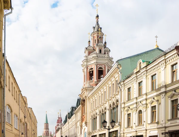 Veduta della via Nikolskaya a Mosca, Russia — Foto Stock