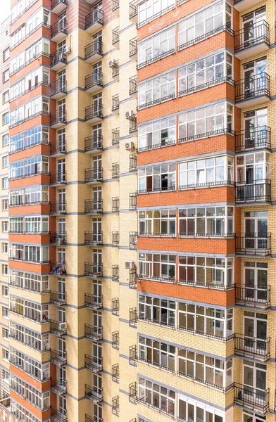 Edifício de apartamentos de edifício alto — Fotografia de Stock