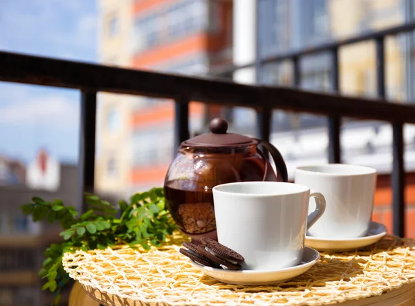 Teapot, cups and cookies — Stock Photo, Image