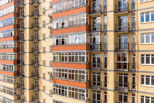 Edifício de apartamentos de edifício alto — Fotografia de Stock