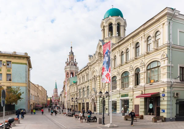 Veduta della via Nikolskaya a Mosca, Russia — Foto Stock