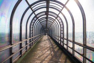 Sırlı yaya geçidi