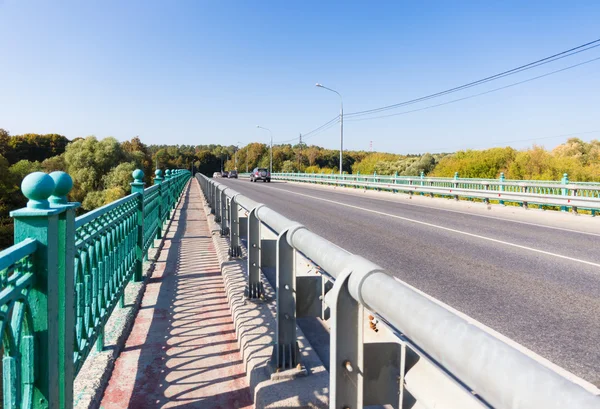 Puente con carretera de automóvil — Foto de Stock