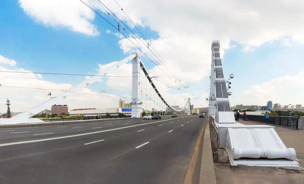 モスクワの Krymsky 橋の上の道路 — ストック写真