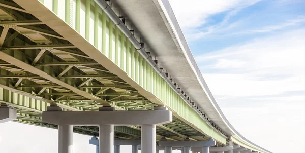 Verhoogde weg op de hemel — Stockfoto