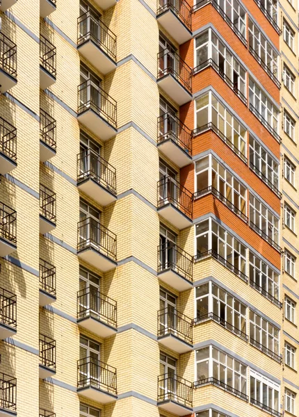 Edificio de apartamentos de gran altura —  Fotos de Stock