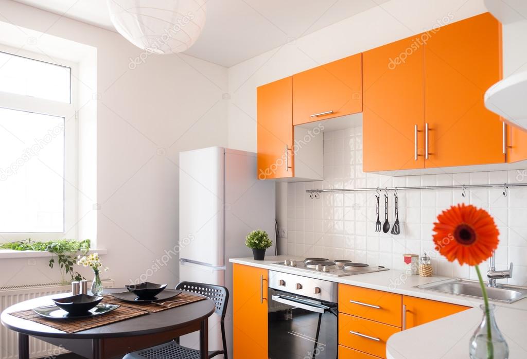 Moderna cocina naranja — Fotos de Stock © wastesoul #121327240