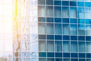 Cam duvar yansımaları ile