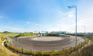 Banliyösünde boş döner kavşak