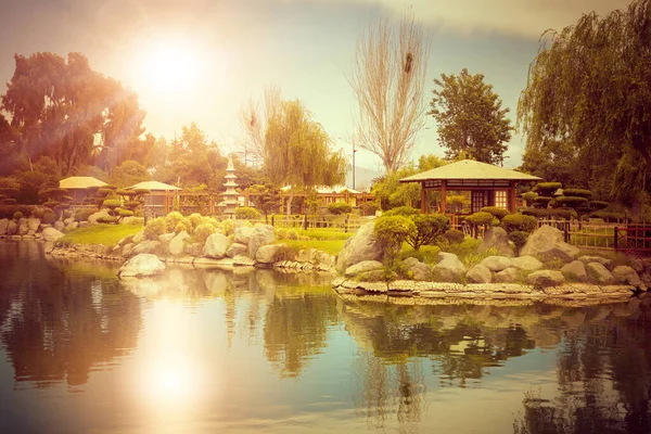 Jardim Japonês Com Reflexos Lagoa Pôr Sol Serena Chile — Fotografia de Stock