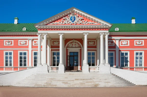 Fachada del Palacio de Kuskovo — Foto de Stock