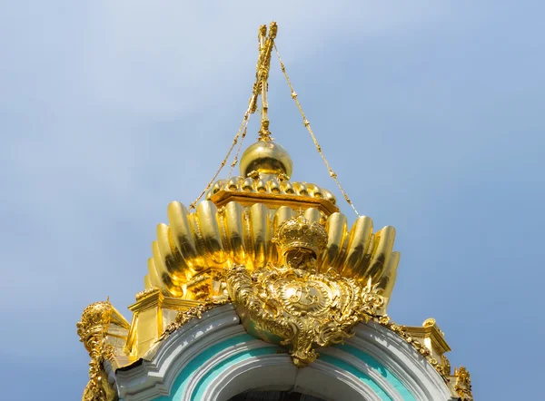 Brasão de armas dourado — Fotografia de Stock