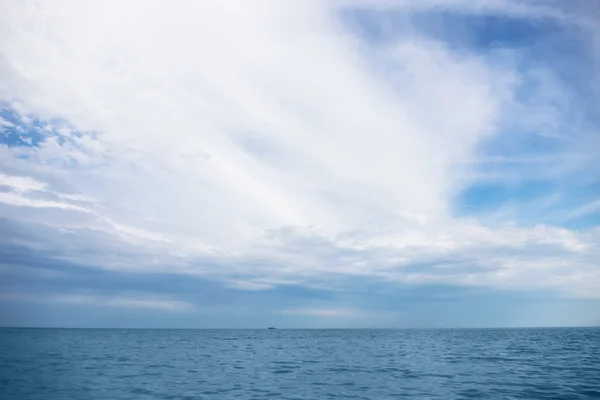 Mar y cielo — Foto de Stock