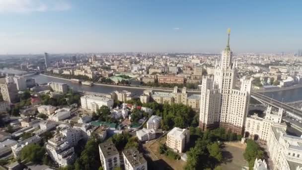 Moscou avec gratte-ciel Kotelnicheskaya — Video