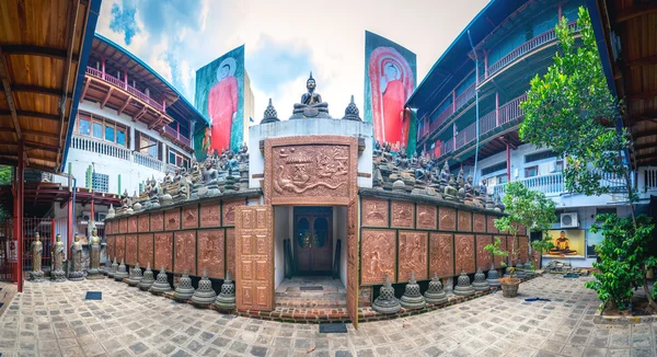 Gangaramaya Buddha temple — Stockfoto