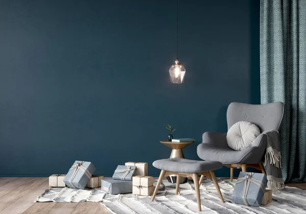 Feestelijke Inrichting Met Trendy Middeneeuwse Fauteuil Geschenken Achtergrond Van Marineblauwe — Stockfoto