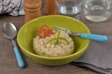 Peynirli pilavlı nane elmalı risotto.