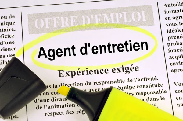 Concepto Oferta Trabajo Periódico Francés Que Pide Trabajador Mantenimiento Con — Foto de Stock
