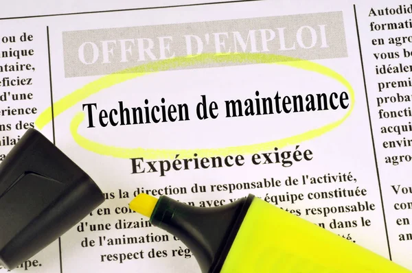 French Newspaper Job Posting Concept Asking Experienced Maintenance Technician — Stock Photo, Image