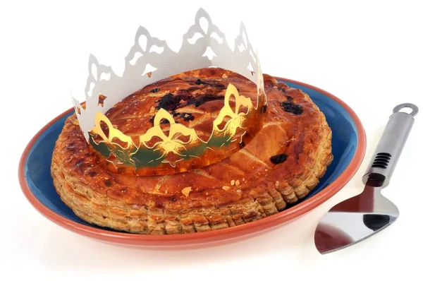 Galette Des Rois Zijn Kroon Close Witte Achtergrond — Stockfoto