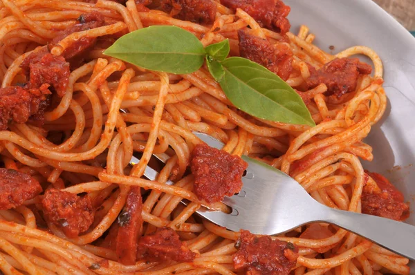 Piatto Spaghetti Con Chorizo Servito Piatto Primo Piano — Foto Stock