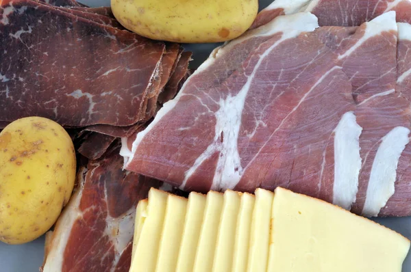Zutaten Eines Käse Raclette Nahaufnahme — Stockfoto