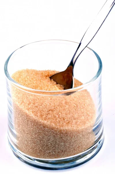 Pulveriserat Brunt Socker Med Sked Ett Glas Närbild Vit Bakgrund — Stockfoto