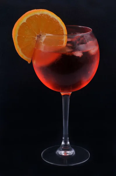 Verre Spritz Avec Une Tranche Gros Plan Orange Sur Fond — Photo