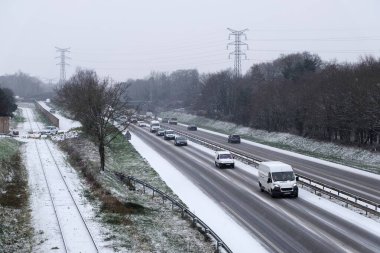 Ulusal karayolu 165 karın altında 