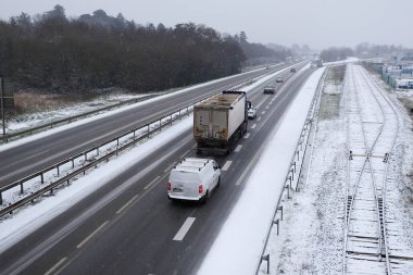 Ulusal karayolu 165 karın altında 